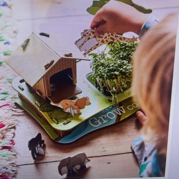 Build & Grow 3D CASTLE Puzzle Garden Kit. Let your child learn through play. - Picture 7 of 16